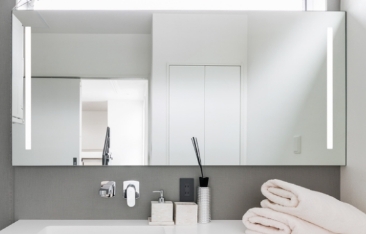 選び抜かれた家具、建材、照明